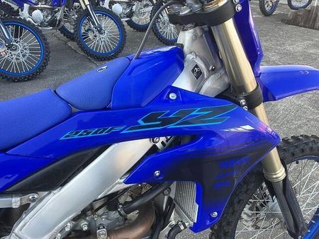 ヤマハ YZ250F コンペモデルの為、公道走行不可。 18