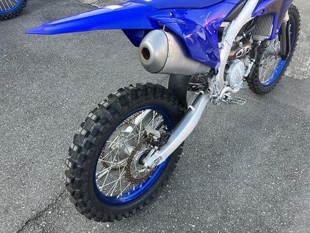 ヤマハ YZ250F コンペモデルの為、公道走行不可。 24