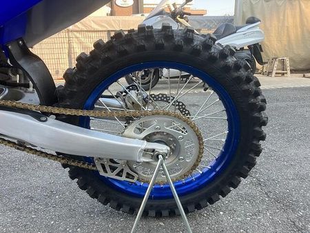 ヤマハ YZ250F コンペモデルの為、公道走行不可。 25