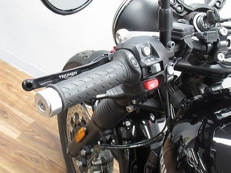 トライアンフ STREET TWIN ストリートツイン FOXレーシングリアサス装備 ☆★純正オプション多数!★☆ 32