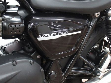 トライアンフ STREET TWIN ストリートツイン FOXレーシングリアサス装備 ☆★純正オプション多数!★☆ 39