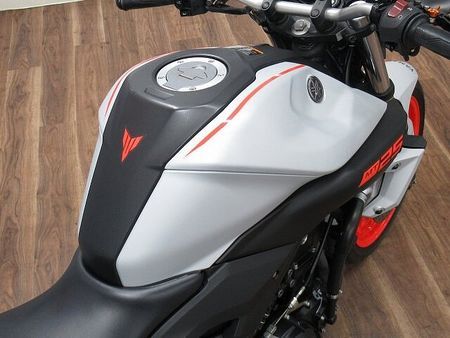 ヤマハ MT-25 MT-25 社外レバー・スフィアライト・ヘルメットホルダー付き ☆★リアタイヤ・バッテリー 19