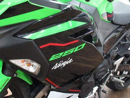 カワサキ ニンジャ 250 Ninja250 KRTエディション ☆★LEDヘッドライト装備!★☆ 35