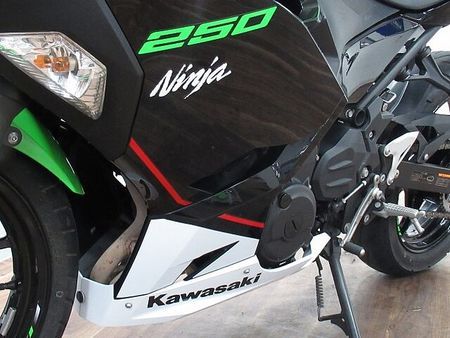 カワサキ ニンジャ 250 Ninja250 KRTエディション ☆★LEDヘッドライト装備!★☆ 36