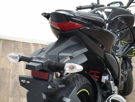 スズキ ジクサー 150 GIXXER150 国内仕様 現行モデル ☆★走行少ないオススメ車!★☆ 【マル得車輌】 11
