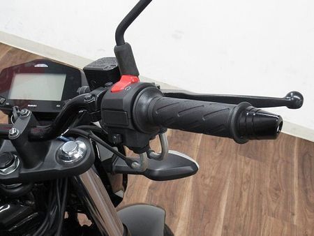 スズキ ジクサー 150 GIXXER150 国内仕様 現行モデル ☆★走行少ないオススメ車!★☆ 【マル得車輌】 17
