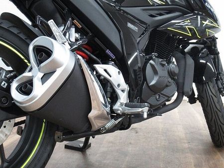 スズキ ジクサー 150 GIXXER150 国内仕様 現行モデル ☆★走行少ないオススメ車!★☆ 【マル得車輌】 25