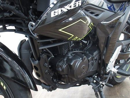 スズキ ジクサー 150 GIXXER150 国内仕様 現行モデル ☆★走行少ないオススメ車!★☆ 【マル得車輌】 36