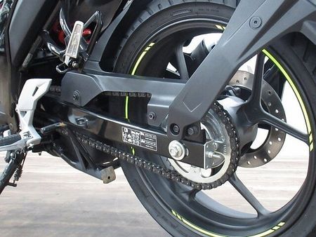 スズキ ジクサー 150 GIXXER150 国内仕様 現行モデル ☆★走行少ないオススメ車!★☆ 【マル得車輌】 39