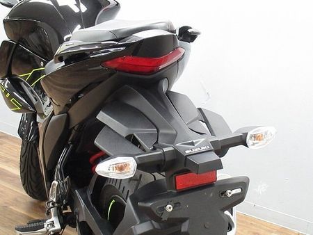 スズキ ジクサー 150 GIXXER150 国内仕様 現行モデル ☆★走行少ないオススメ車!★☆ 【マル得車輌】 40