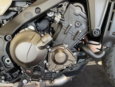 ヤマハ XSR900 細部に宿るこだわりポイントバイクらしい佇まいの中に、金属の触感や高品質な仕上げを追求。 18