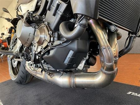 ヤマハ XSR900 細部に宿るこだわりポイントバイクらしい佇まいの中に、金属の触感や高品質な仕上げを追求。 19
