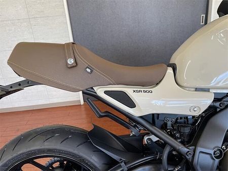 ヤマハ XSR900 細部に宿るこだわりポイントバイクらしい佇まいの中に、金属の触感や高品質な仕上げを追求。 3