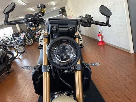 ヤマハ XSR900 細部に宿るこだわりポイントバイクらしい佇まいの中に、金属の触感や高品質な仕上げを追求。 5