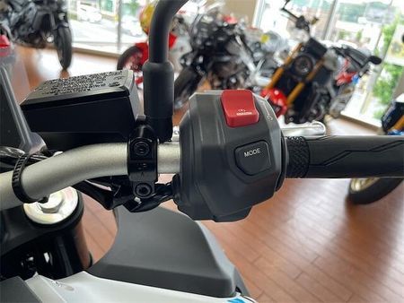 ヤマハ MT-07 Y-AMT ハンドシフトとオートマチックのスイッチは、あらゆるシーンで快適なライディングをもたらす 14
