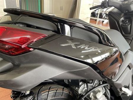 ヤマハ XMAX 250 上品さと躍動感を両立させたXMAXらしいスタイリング 11