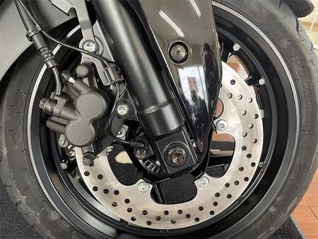 ヤマハ XMAX 250 上品さと躍動感を両立させたXMAXらしいスタイリング 14