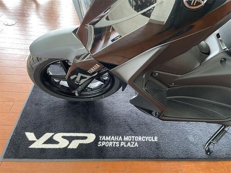 ヤマハ XMAX 250 上品さと躍動感を両立させたXMAXらしいスタイリング 17