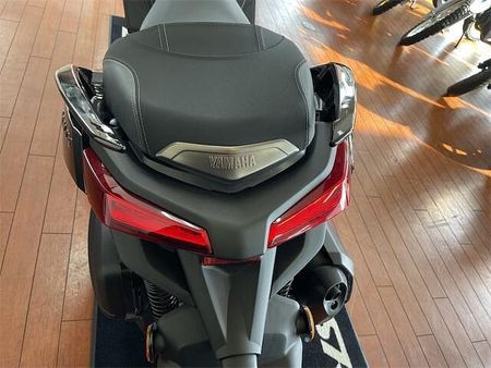 ヤマハ XMAX 250 上品さと躍動感を両立させたXMAXらしいスタイリング 6