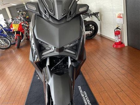 ヤマハ XMAX 250 上品さと躍動感を両立させたXMAXらしいスタイリング 7