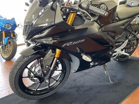 ヤマハ YZF-R125 Rシリーズのシルエットを受け継ぐ 11