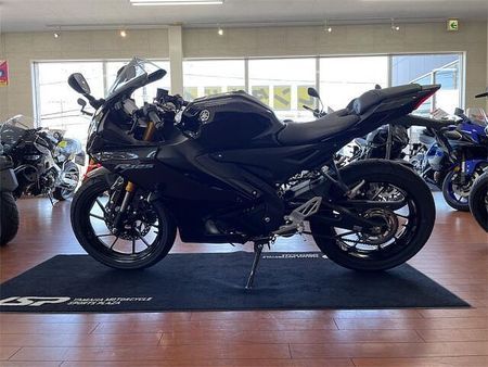 ヤマハ YZF-R125 Rシリーズのシルエットを受け継ぐ 12