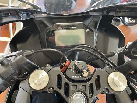 ヤマハ YZF-R125 Rシリーズのシルエットを受け継ぐ 13