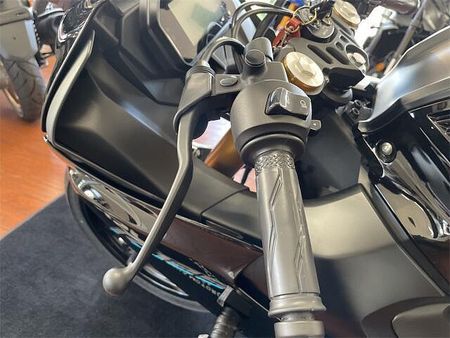 ヤマハ YZF-R125 Rシリーズのシルエットを受け継ぐ 14