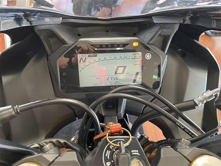 ヤマハ YZF-R125 Rシリーズのシルエットを受け継ぐ 16