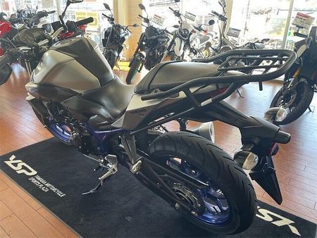 ヤマハ MT-25 高速道路も走行可能なことから、幅広いシチュエーションで、ライディングの楽しさを味わえます 14