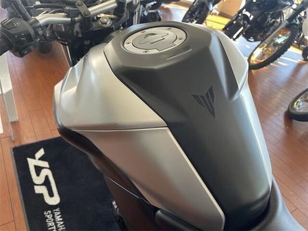 ヤマハ MT-25 高速道路も走行可能なことから、幅広いシチュエーションで、ライディングの楽しさを味わえます 15