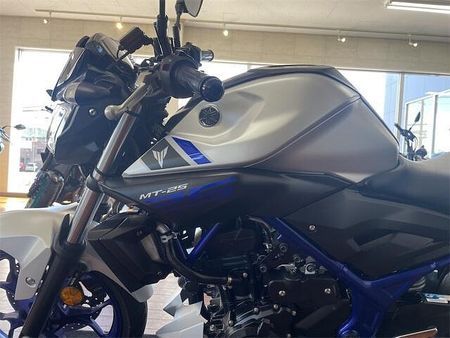ヤマハ MT-25 高速道路も走行可能なことから、幅広いシチュエーションで、ライディングの楽しさを味わえます 10