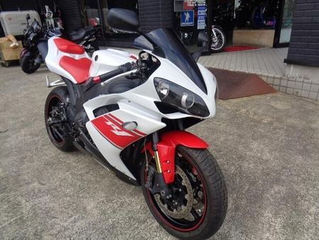 ヤマハ YZF-R1 車検2年付き価格!綺麗に仕上げた保証付きご連絡お待ちします!消耗品交換済み! 2