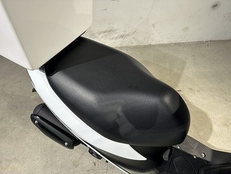 スズキ アドレスV50(2サイクル) アドレス50 2015年モデル リアボックス 25