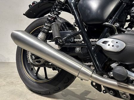 トライアンフ STREET TWIN ストリートツイン 2022年モデル ゴールドラインリミテッド 2WINツインショック 23