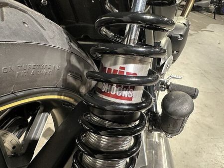 トライアンフ STREET TWIN ストリートツイン 2022年モデル ゴールドラインリミテッド 2WINツインショック 27