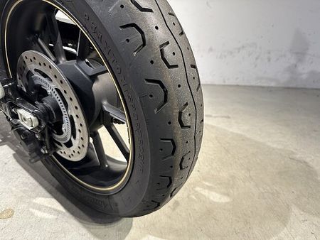 トライアンフ STREET TWIN ストリートツイン 2022年モデル ゴールドラインリミテッド 2WINツインショック 32