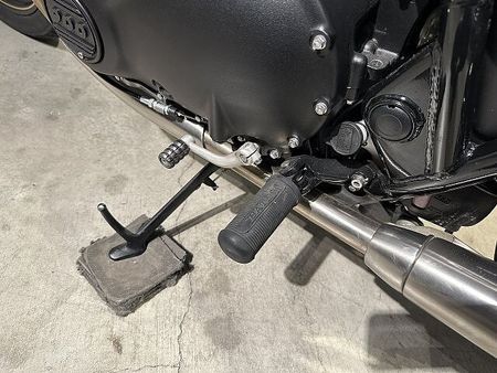トライアンフ STREET TWIN ストリートツイン 2022年モデル ゴールドラインリミテッド 2WINツインショック 37