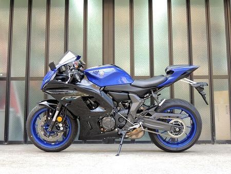 ヤマハ YZF-R7 ETC2.0車載器、TANAXスマートライドモニター装着 4