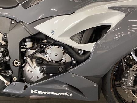 カワサキ ZX-6R 3