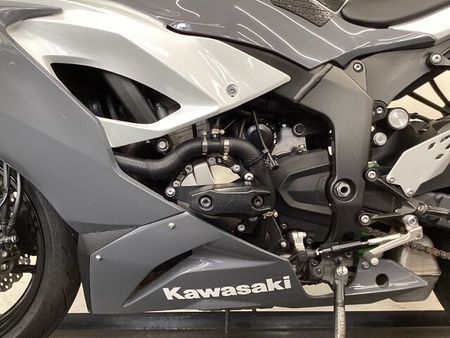 カワサキ ZX-6R 4