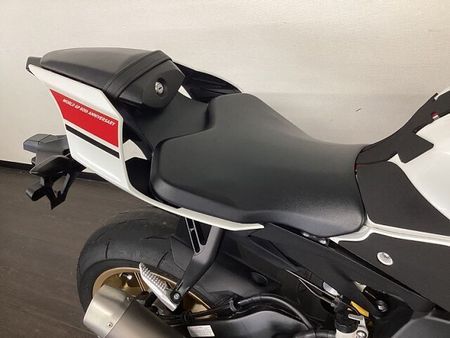 ヤマハ YZF-R1 4