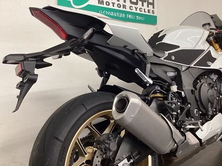 ヤマハ YZF-R1 8