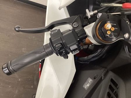 ヤマハ YZF-R1 10