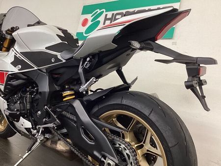 ヤマハ YZF-R1 11