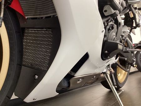 ヤマハ YZF-R1 14