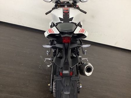 ヤマハ YZF-R1 17