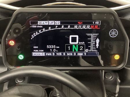 ヤマハ YZF-R1 22