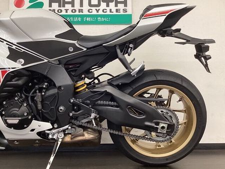 ヤマハ YZF-R1 24