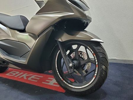 ホンダ PCX125 【マル得】PCX125 2023年モデル ロングスクリーン リヤボックスマウント装備!! 13